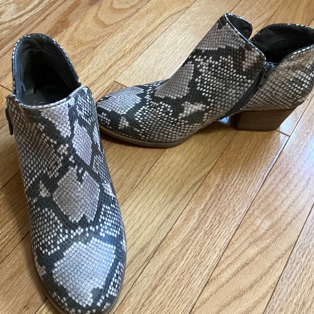 Snakeprint fergie booties